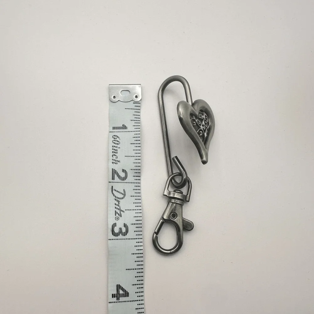 Vintage 90s Silver Tone Filigree Open Heart Key Finder Purse Hook Accessory - Picture 8 of 8